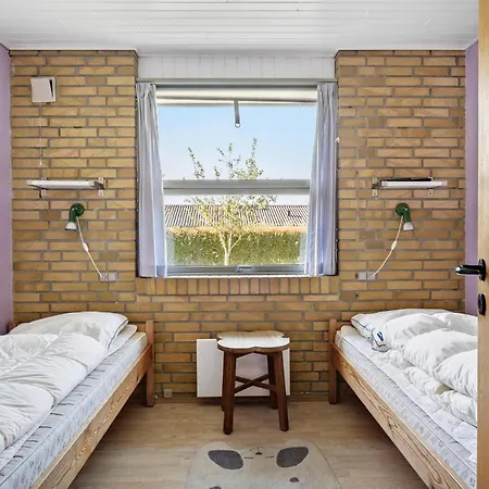 3 Bedroom Pet Friendly Home In Sydals *