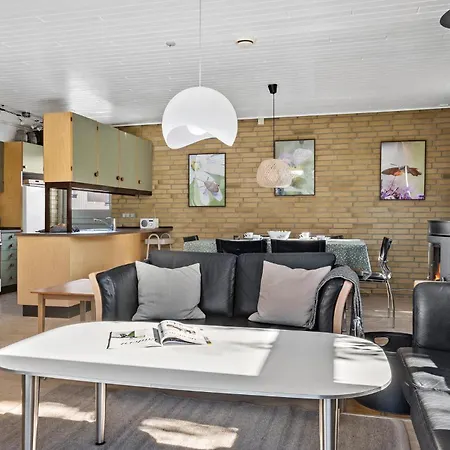 3 Bedroom Pet Friendly Home In Sydals